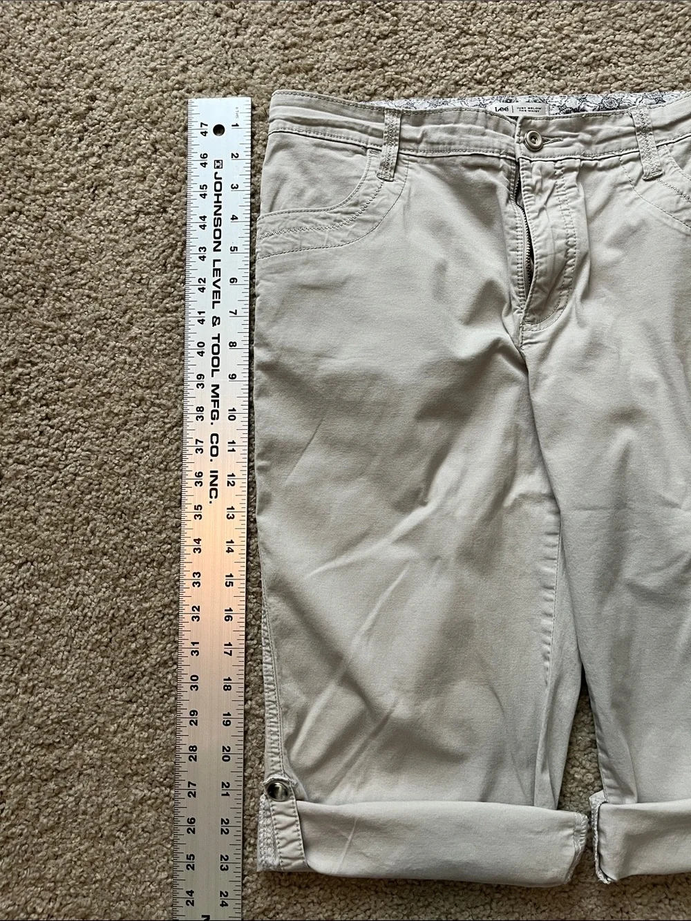 Lee Women’s Cargo Capri Pants in Light Tan